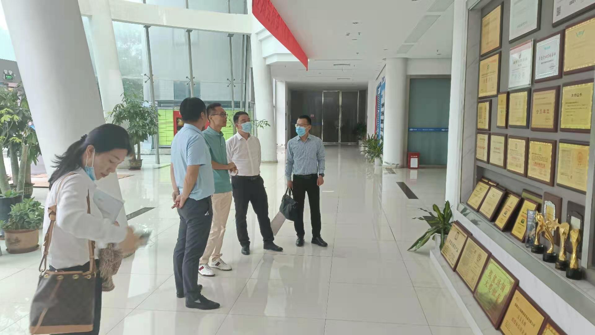 【企業(yè)新聞】明光市招商考察團蒞臨漢斯頓集團，開展參觀考察